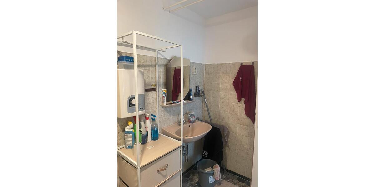 Möbliertes Zimmer für Studenten- Souterrain 1 zimmer