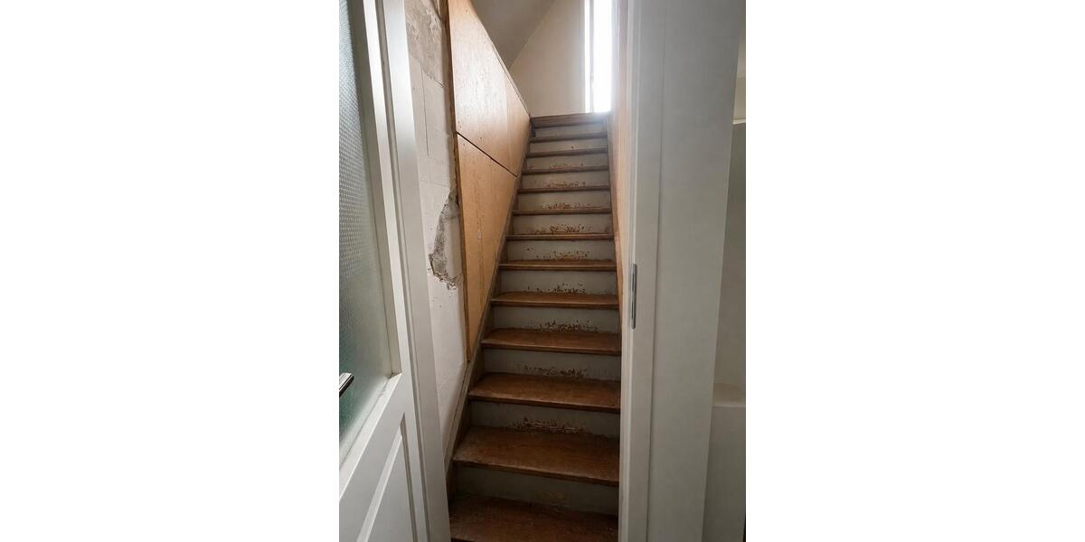 Dachgeschoßwohnung Solingen Mitte - 3 Zimmer, 93 m&sup2;, 1.300&euro; | Angebot:26521883