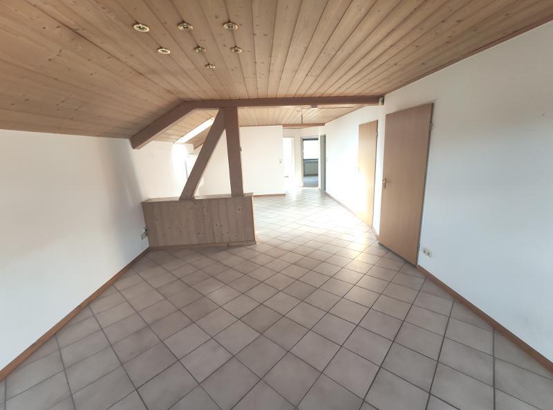 3 Zi. DG Wohnung mit Küche, Gartenmitbenutzung und Stellplatz 3 zimmer