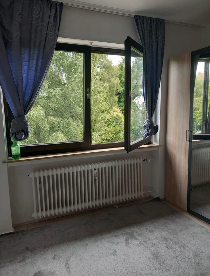 ANSPRECHENDE 3- Zimmer- Wohnung EBK, 2-MAL BALKON, GARAGE
