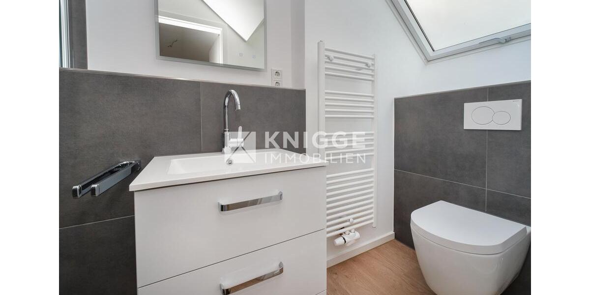 Dachgeschoßwohnung Bergisch Gladbach - 5 Zimmer, 129 m&sup2;, 1.556&euro; | Angebot:25856193