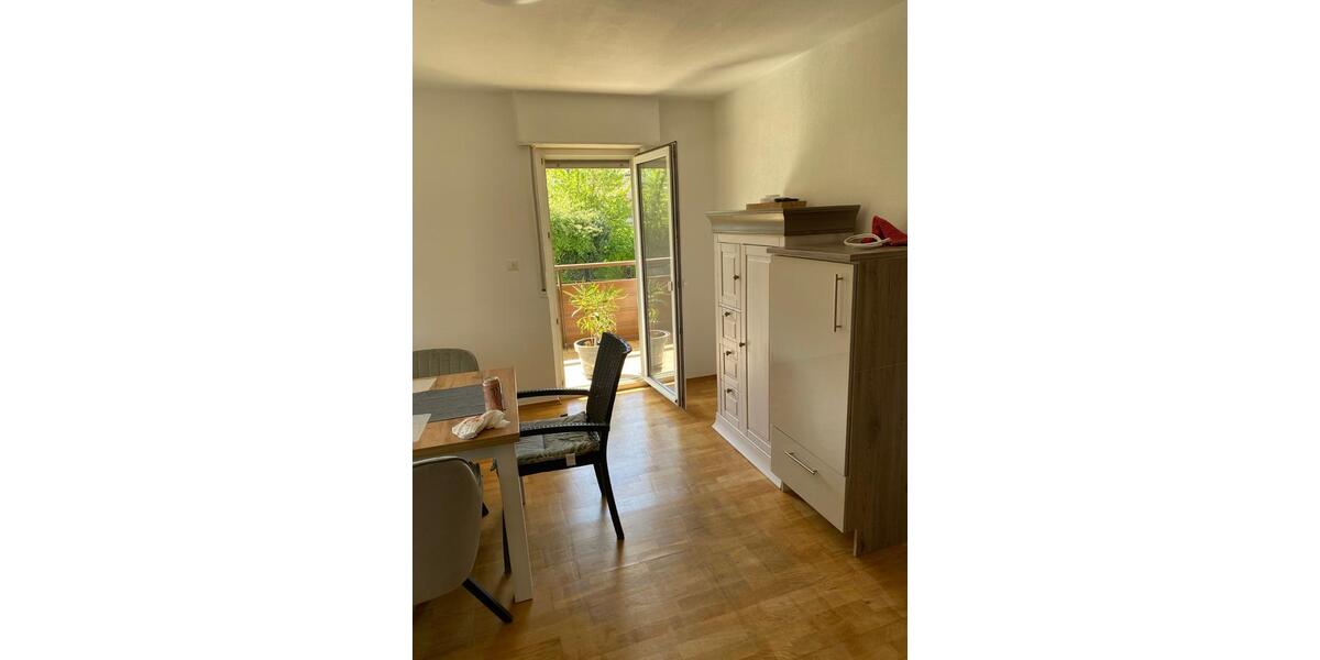 Geräumige 3,5-Zimmer-Wohnung mit Balkon, EK & Garage zu vermieten 2 zimmer