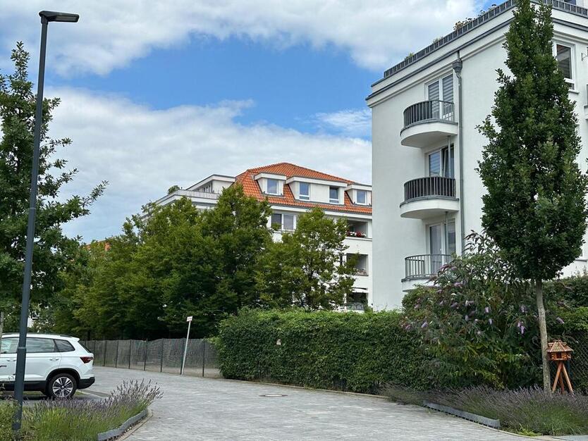 Hochwertig eingerichtete DG-Wohnung mit großer Dachterrasse u. schöner Aussicht auf den Hahneberg 4 zimmer