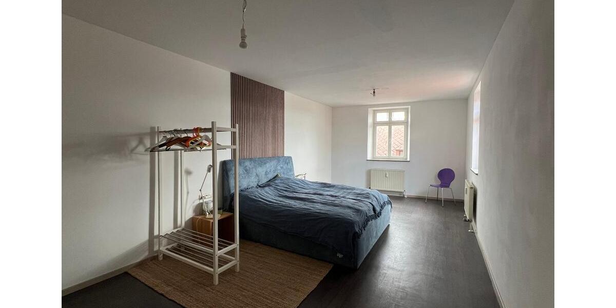 Etagenwohnung Tirschenreuth - 3 Zimmer, 130 m&sup2;, 910&euro; | Angebot:26056577