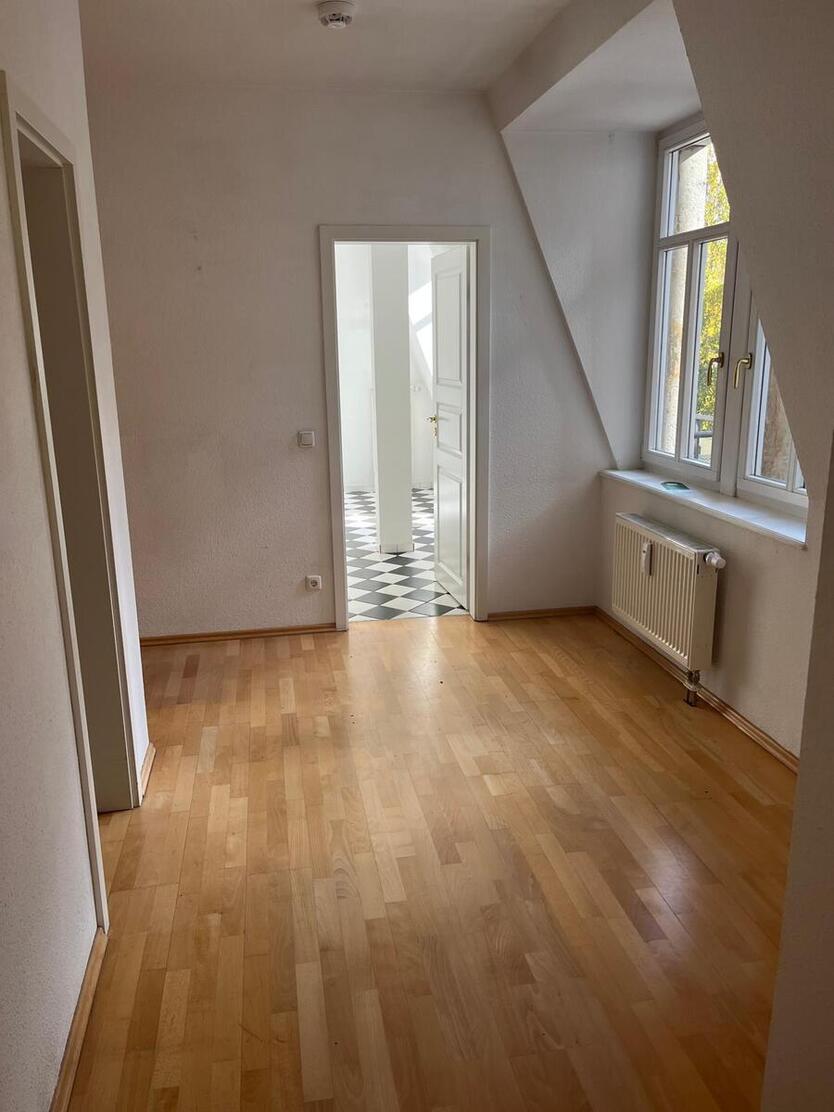 Renovierung in eigener Hand ! Tolle Lage, Herrliche Wohnung mit Balkon...5 Monate mietfrei 4 zimmer