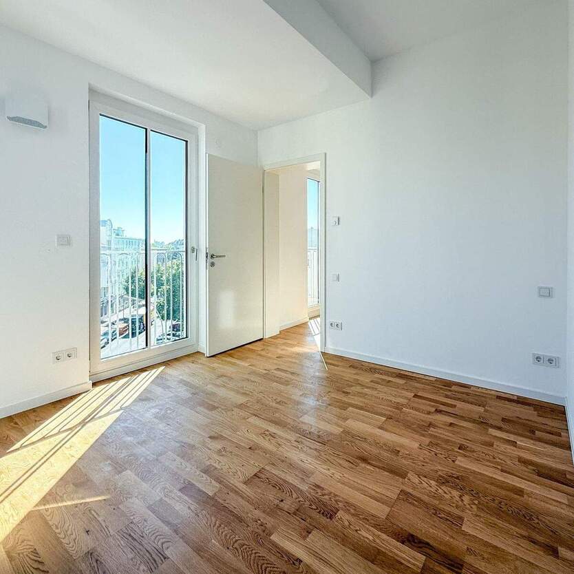 Schlau und effizient geschnittene Wohnung - Bodentiefe Fenster, viel Licht und mitten in der Stadt 2 zimmer