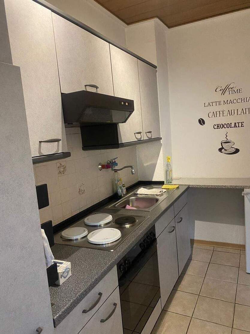 Attraktive 2-Zimmer-Wohnung frisch renoviert und bezugsbereit - Duschbad Böden Laminat Wände Einbauküche etc.TOPPP 2 zimmer