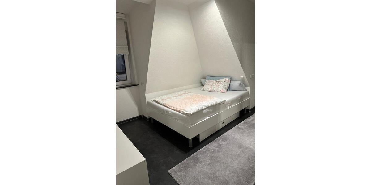 Dachgeschoßwohnung Kornwestheim - 2 Zimmer, 55 m&sup2;, 980&euro; | Angebot:26147811
