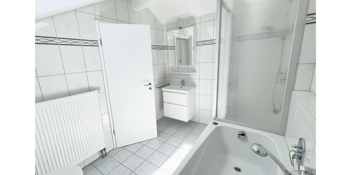 Dachgeschoßwohnung Pforzheim Dillweißenstein - 3.5 Zimmer, 103 m&sup2;, 1.190&euro; | Angebot:26699227