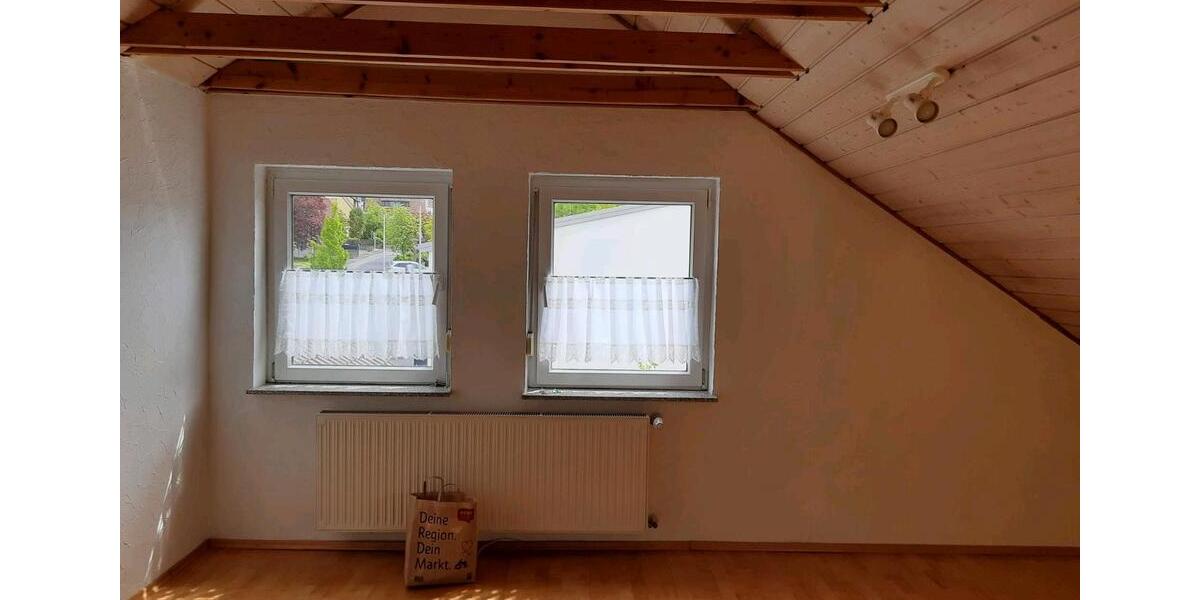 Dachgeschoßwohnung Fuchsstadt - 3 Zimmer, 75 m&sup2;, 650&euro; | Angebot:24975379