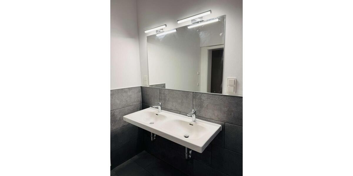 Dachgeschoßwohnung Zwickau - 3 Zimmer, 127 m&sup2;, 1.019&euro; | Angebot:25988403