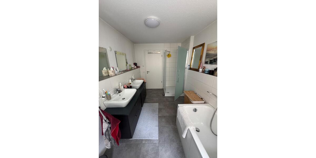 Erdgeschoßwohnung Herrenberg - 4.5 Zimmer, 105 m&sup2;, 1.950&euro; | Angebot:26415269