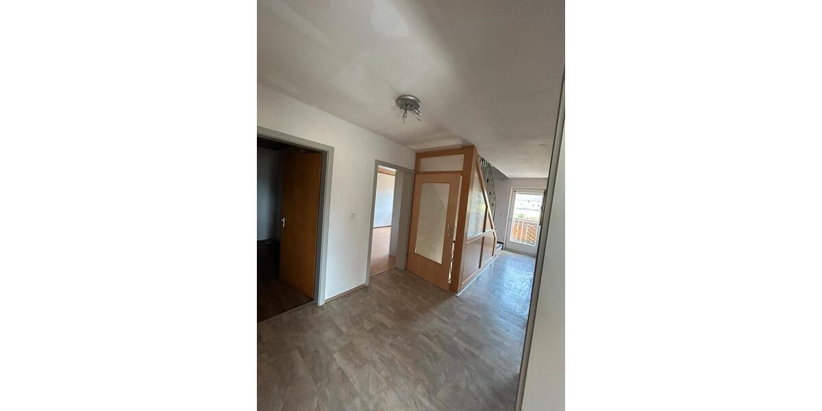 Dachgeschoßwohnung Mitteleschenbach - 3 Zimmer, 85 m&sup2;, 600&euro; | Angebot:26700379