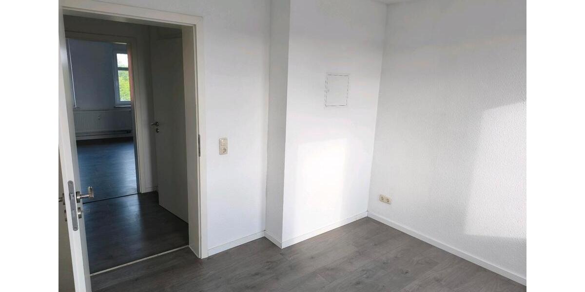 Etagenwohnung Zörbig - 3 Zimmer, 65 m&sup2;, 450&euro; | Angebot:26669911