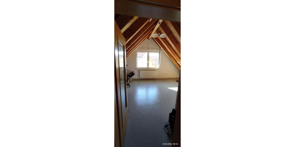 Dachgeschoßwohnung Üchtelhausen - 4 Zimmer, 140 m&sup2;, 900&euro; | Angebot:26506554
