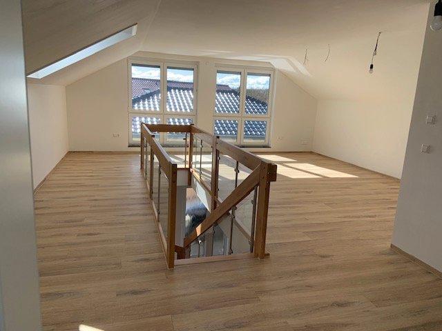 Maisonettenwohnung Burg Stargard - 3 Zimmer, 150 m&sup2;, 1.500&euro; | Angebot:26337189
