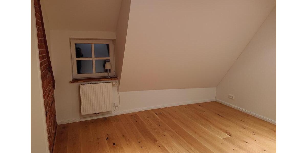 Dachgeschoßwohnung Balge - 2.5 Zimmer, 120 m&sup2;, 700&euro; | Angebot:24667348