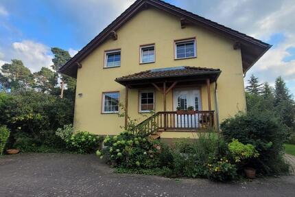 Zwei-Zimmer-Wohnung (Hochparterre) oder ganzes Haus 2 zimmer