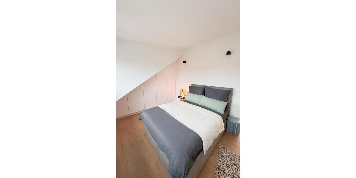 Dachgeschoßwohnung Frankfurt am Main Nied - 1.5 Zimmer, 42 m&sup2;, 1.200&euro; | Angebot:24681970