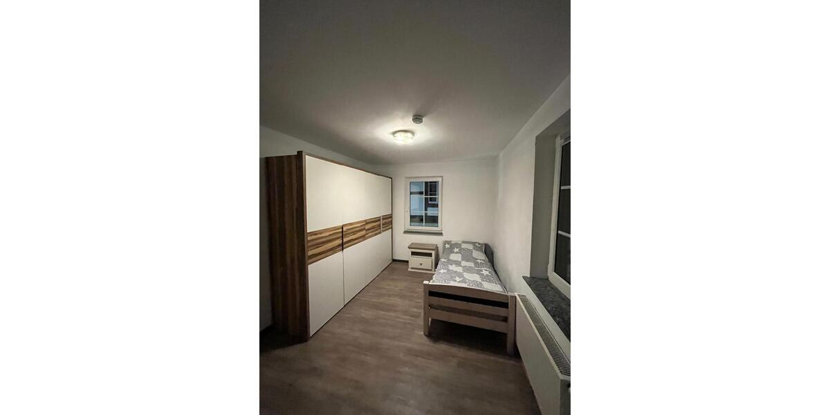 Wohnen auf Zeit Hilchenbach - 7 Zimmer, 140 m&sup2;, 25&euro; | Angebot:26003726