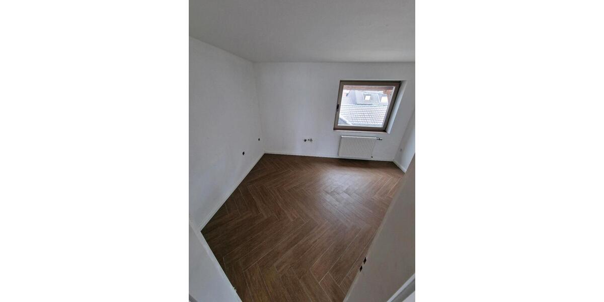 Etagenwohnung Wegberg - 2 Zimmer, 81 m&sup2;, 810&euro; | Angebot:26042227