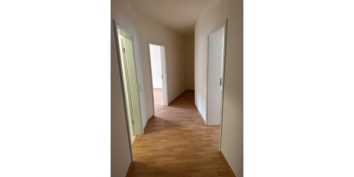Etagenwohnung Saarbrücken - 3 Zimmer, 81 m&sup2;, 800&euro; | Angebot:25186112