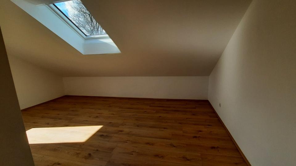 Dachgeschoßwohnung Emmerting - 3 Zimmer, 95 m&sup2;, 1.020&euro; | Angebot:25965976