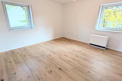 **Jetzt zugreifen:+weiße Wände +Laminat +modernes Tageslichtbad +Loggia** zimmer