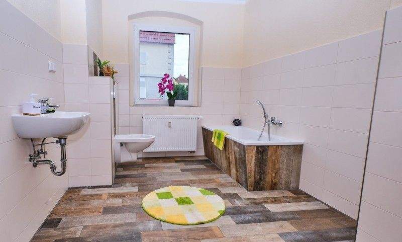 Etagenwohnung Hohenmölsen - 2 Zimmer, 51 m&sup2;, 306&euro; | Angebot:25669874