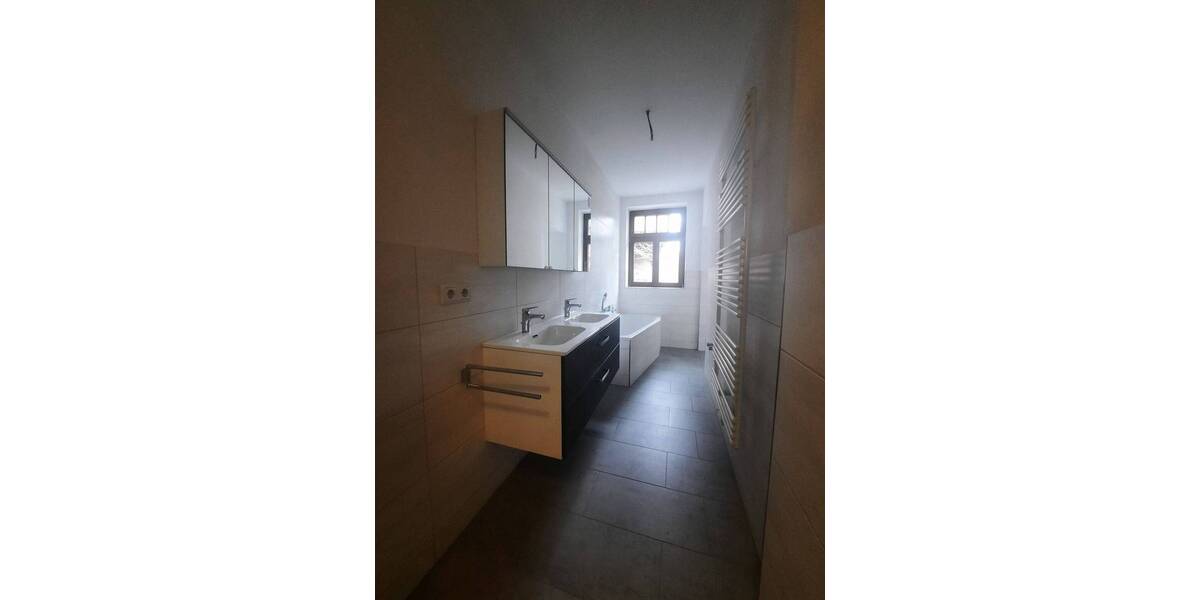 Etagenwohnung Zwickau Pölbitz - 5 Zimmer, 156 m&sup2;, 1.095&euro; | Angebot:26170929