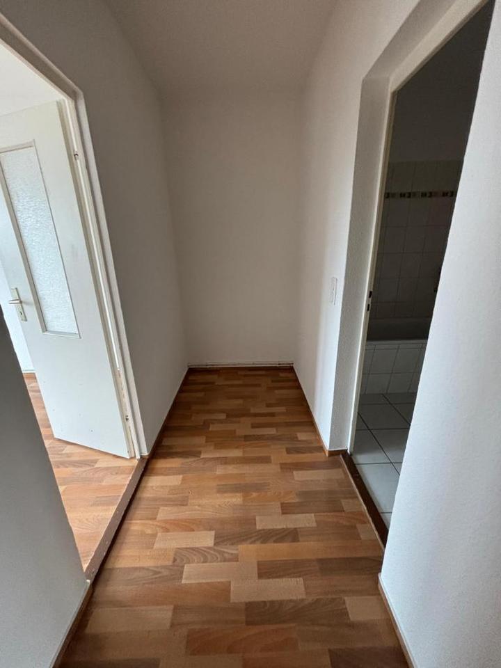 Helle und geräumige 2-Zimmer Wohnung mit großem Balkon! zimmer