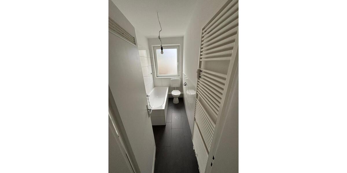 !!ERSTBEZUG NACH RENOVIERUNG!! *Modernes Badezimmer**Helle Räume** 3 zimmer