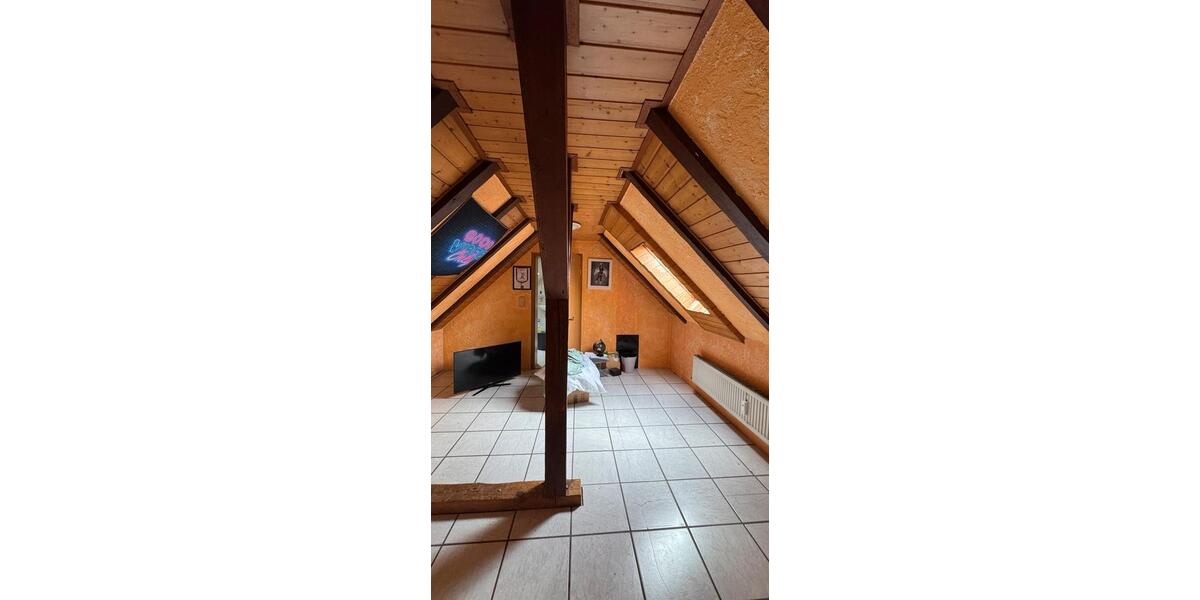 Dachgeschoßwohnung Eppelborn - 6 Zimmer, 120 m&sup2;, 1.350&euro; | Angebot:25752717