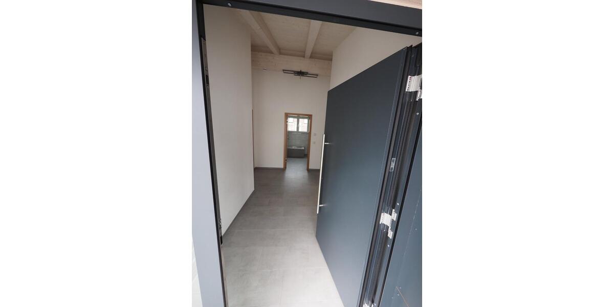 Dachgeschoßwohnung Weiden in der Oberpfalz - 3 Zimmer, 92 m&sup2;, 1.150&euro; | Angebot:25839193