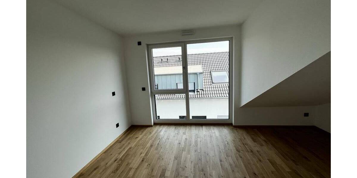 Doppelhaushälfte Mainz Weisenau - 6 Zimmer, 159 m&sup2;, 2.500&euro; | Angebot:25683725