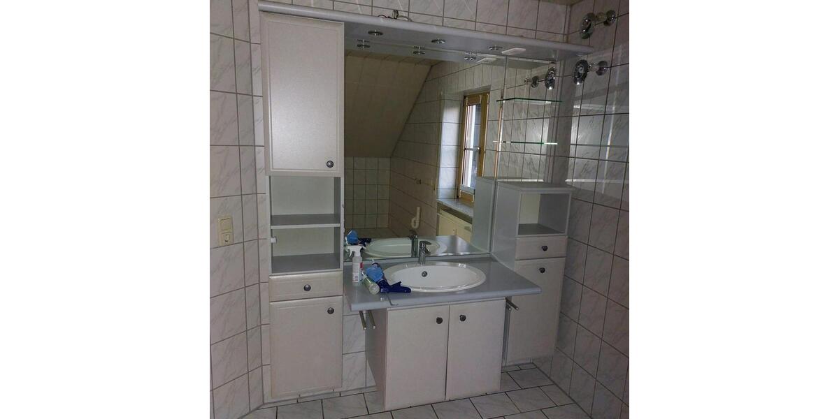 Dachgeschoßwohnung Niederaichbach - 4 Zimmer, 110 m&sup2;, 900&euro; | Angebot:25406645