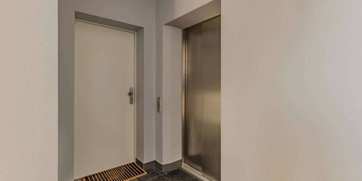 Etagenwohnung Frankfurt am Main Bahnhofsviertel - 2 Zimmer, 55 m&sup2;, 1.695&euro; | Angebot:26154035