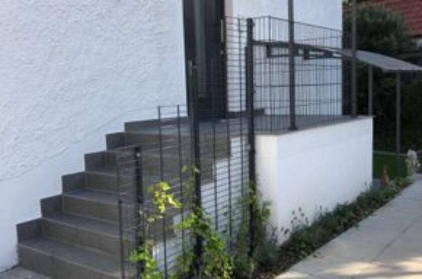 Neu renovierte 2 ZKB, Terrasse, Stellplatz zu vermieten
