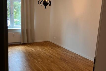 Helles & großzügiges WG-Zimmer in 75 m² Wohnung – zentrale Lage zimmer