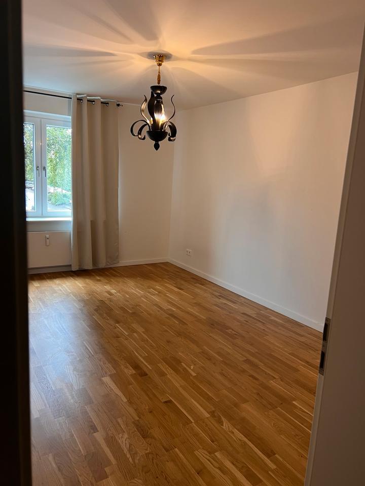 Helles & großzügiges WG-Zimmer in 75 m² Wohnung – zentrale Lage zimmer