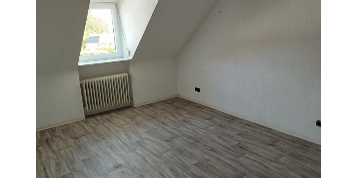 Dachgeschoßwohnung Lage - 3 Zimmer, 77 m&sup2;, 650&euro; | Angebot:25867954