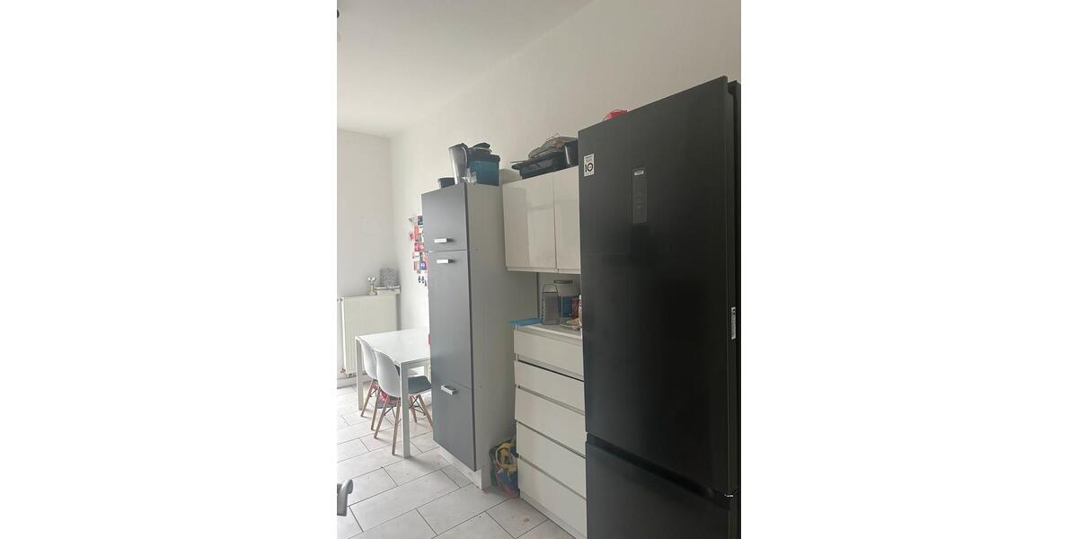 Wg Zimmer mit 2 Mitbewohner 1 zimmer