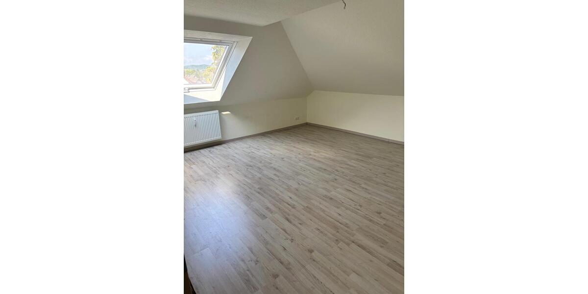 Dachgeschoßwohnung Ortenberg - 3 Zimmer, 97 m&sup2;, 880&euro; | Angebot:26420253