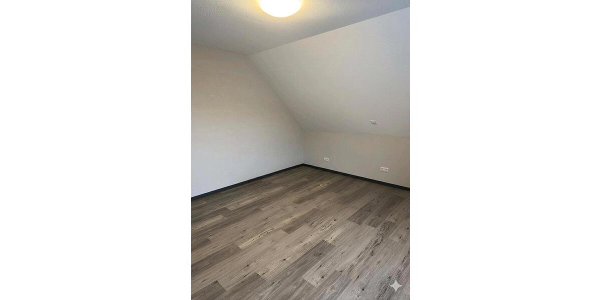 Dachgeschoßwohnung Dersum - 2 Zimmer, 80 m&sup2;, 640&euro; | Angebot:24363496
