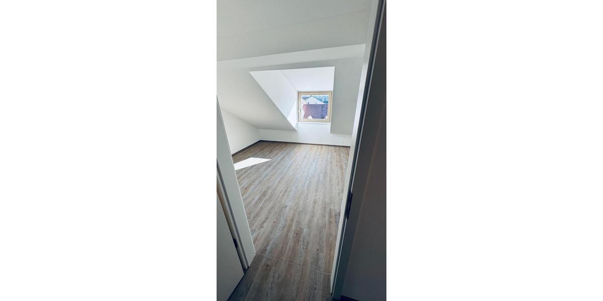 Dachgeschoßwohnung Adlkofen - 3 Zimmer, 84 m&sup2;, 1.029&euro; | Angebot:24848443