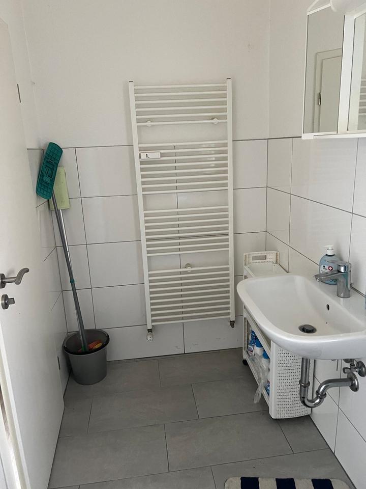 schöne 2 12 Zi. Whg. mit Wohnküche, Bad und eigener Garten mögl.