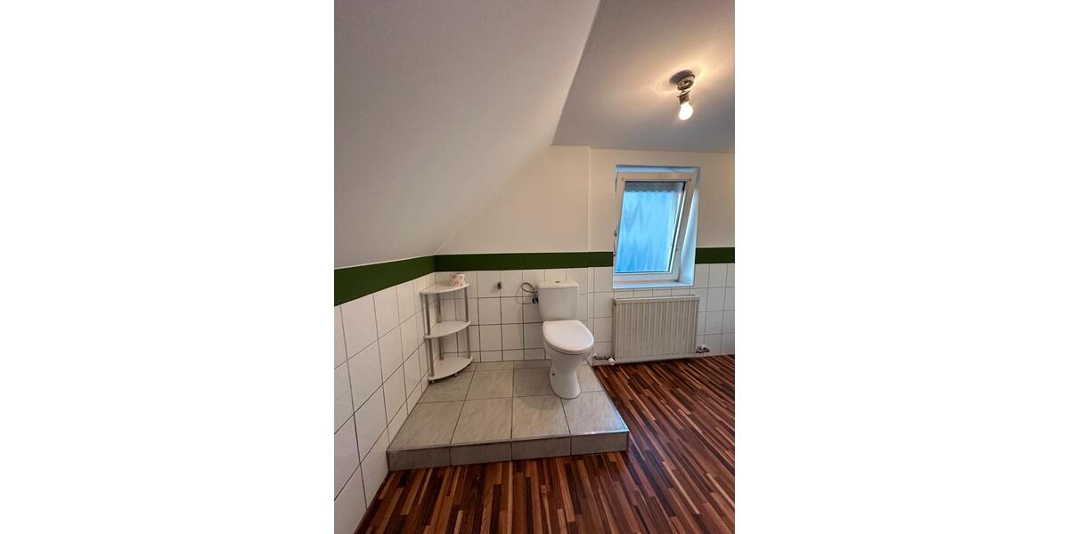 Dachgeschoßwohnung Neuburg an der Donau - 4 Zimmer, 100 m&sup2;, 1.200&euro; | Angebot:26075467