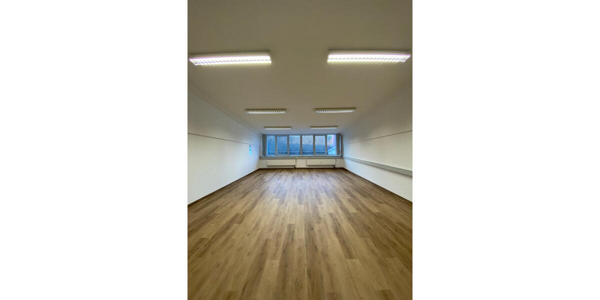 Großzügiger Raum mit eigenem Zugang – Büro | Praxis | Schulung zimmer