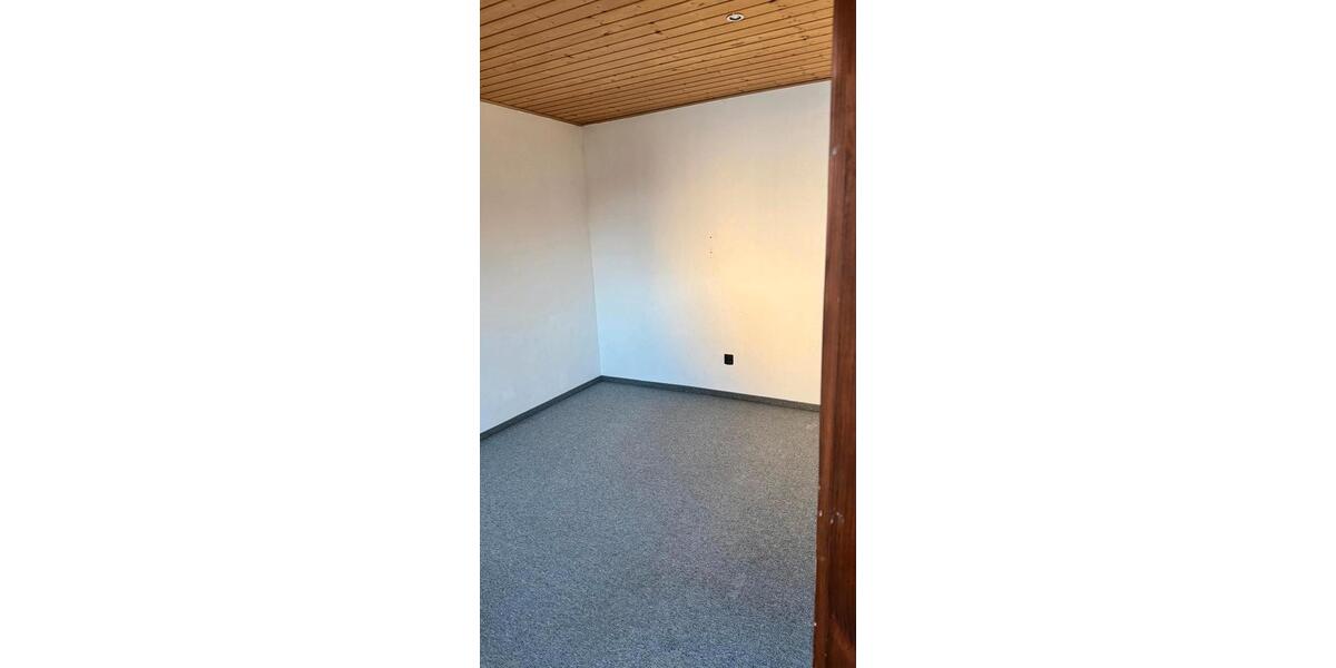 Etagenwohnung Großheirath - 5 Zimmer, 125 m&sup2;, 740&euro; | Angebot:26251085