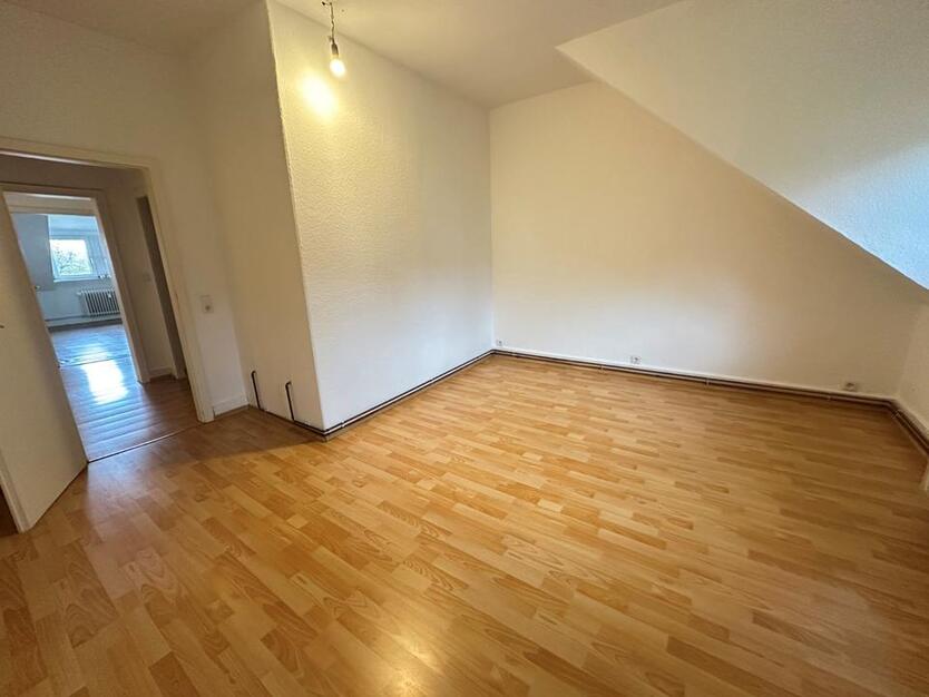 Großzügige Altbauwohnung mit 3Zimmern in bester Lage zimmer